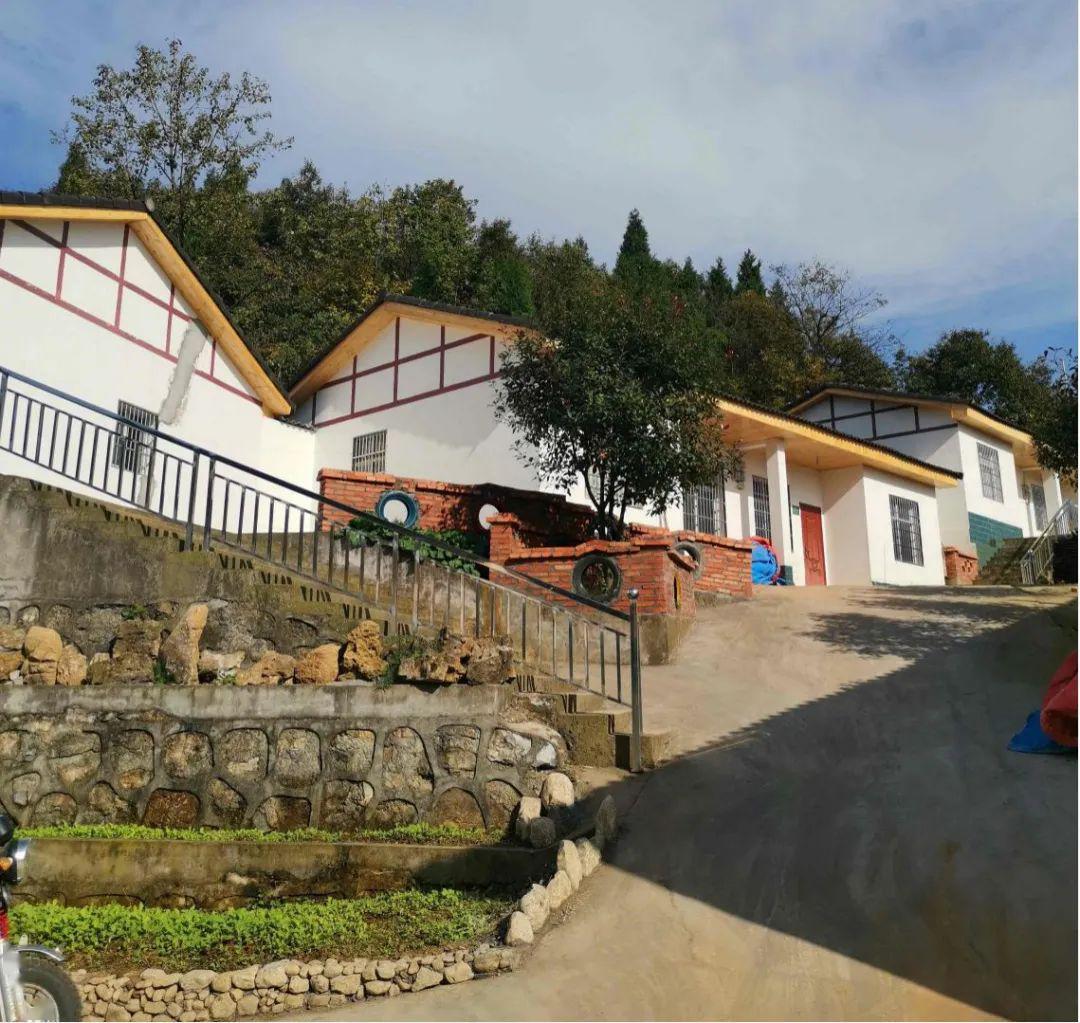 晒晒我家的房(拍摄于花栗树村)你们家的墙是什么样子的呢?