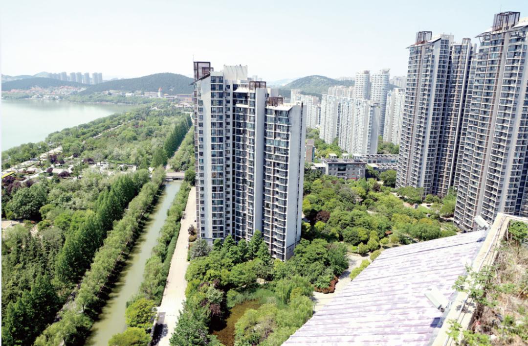 湖光山色 惬意人居滨湖花园美不在远处,美就在身边.