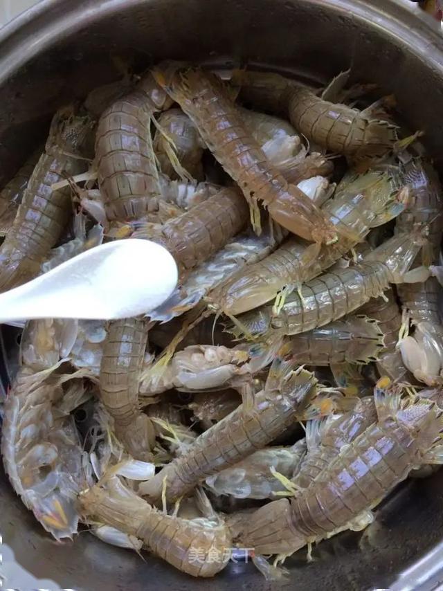 皮皮虾最肥美的季节,鲜甜味美,大家千万不要错过