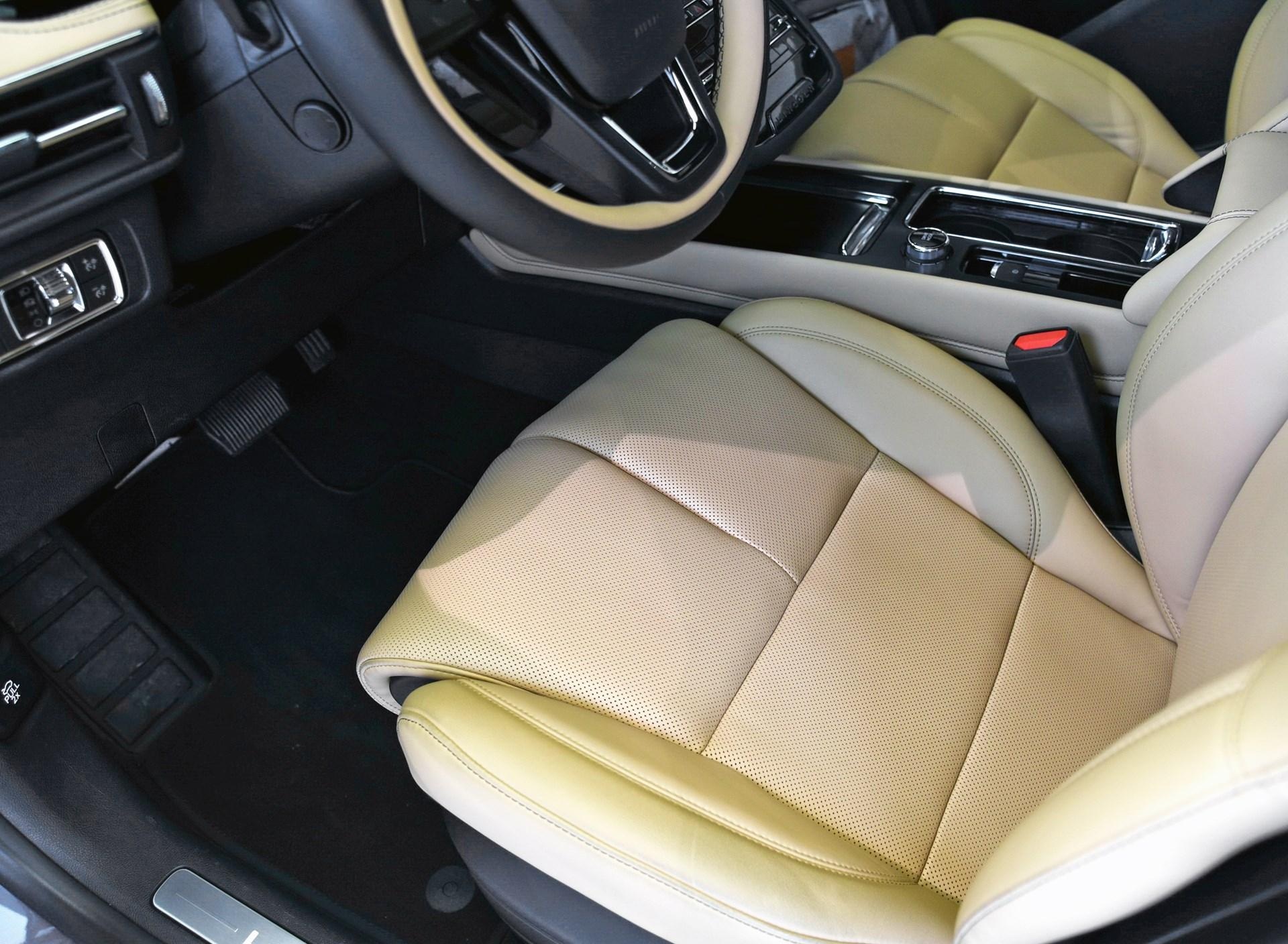 如果你看中冒险家的经典豪华的外观内饰和空间,那不妨重点考虑一下.