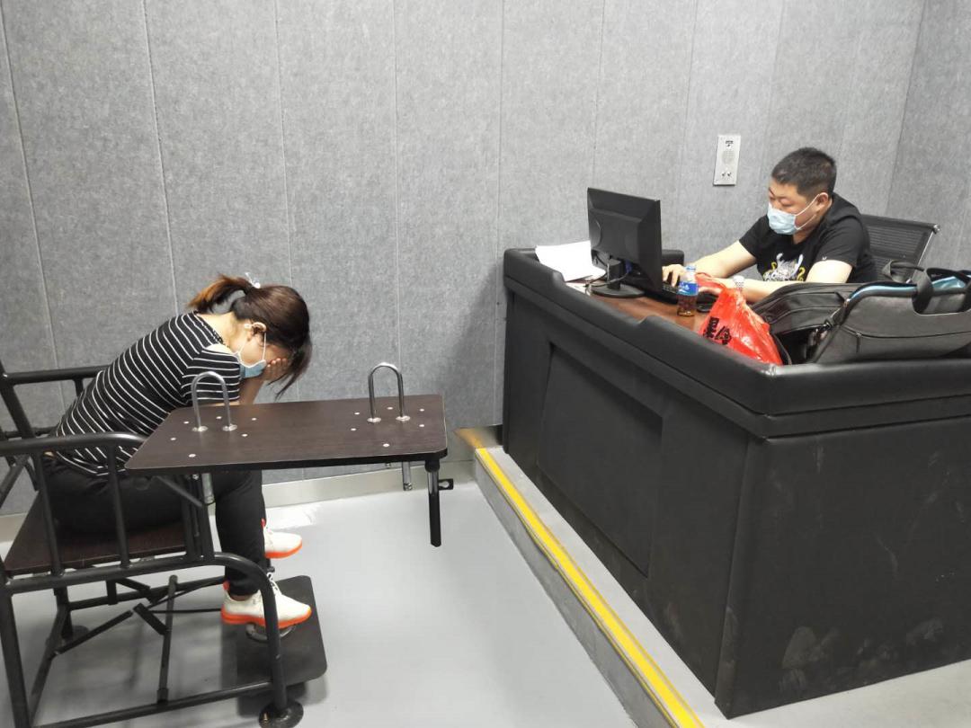 小颖(化名)泪眼婆娑阜阳30多岁的离异女子谈起自己被骗的经历.