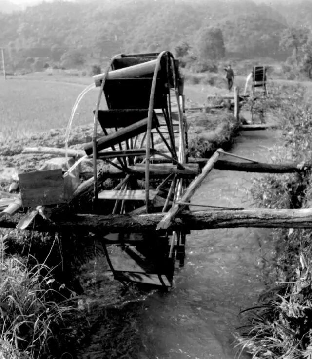 农村老式水车图片
