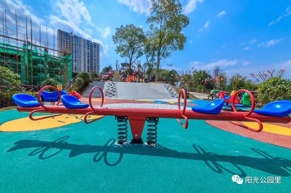 骑云谷,欢乐蹦床是孩子的游乐园,多彩的童梦空间将每个孩子的欢乐藏匿