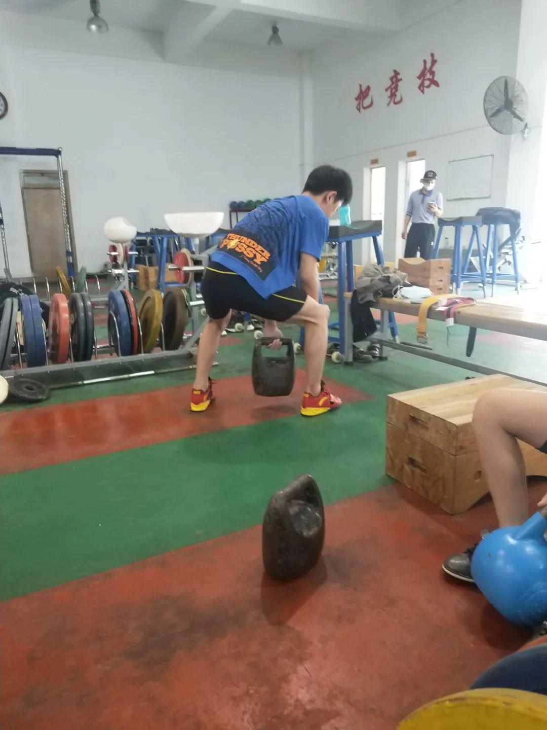 五一假期福州市体工队200多名运动员坚持训练