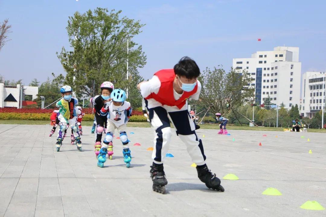 和美志願市實驗小學輪滑特色志願活動亮相市府廣場