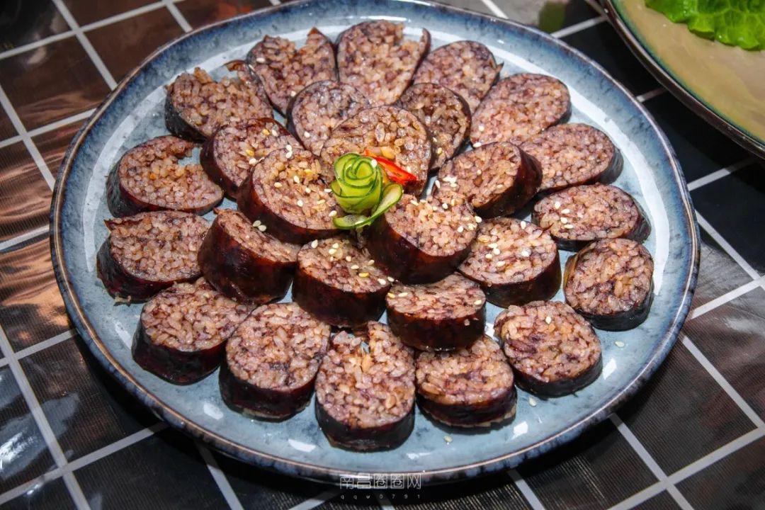 朝鲜族大叔开的韩料小店经常能碰到韩国人