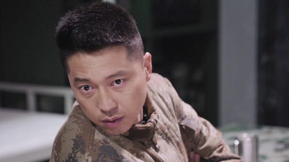 陆战之王:演习残酷无情王雷安慰队友 盖亚提心吊胆担心王雷安全