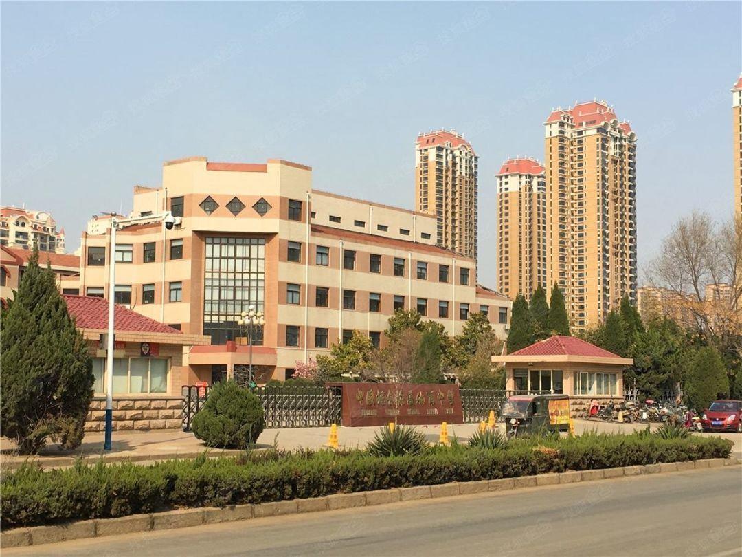 福山人耳熟能详的"格中"——格迈纳尔中学,就在梦马都北侧.