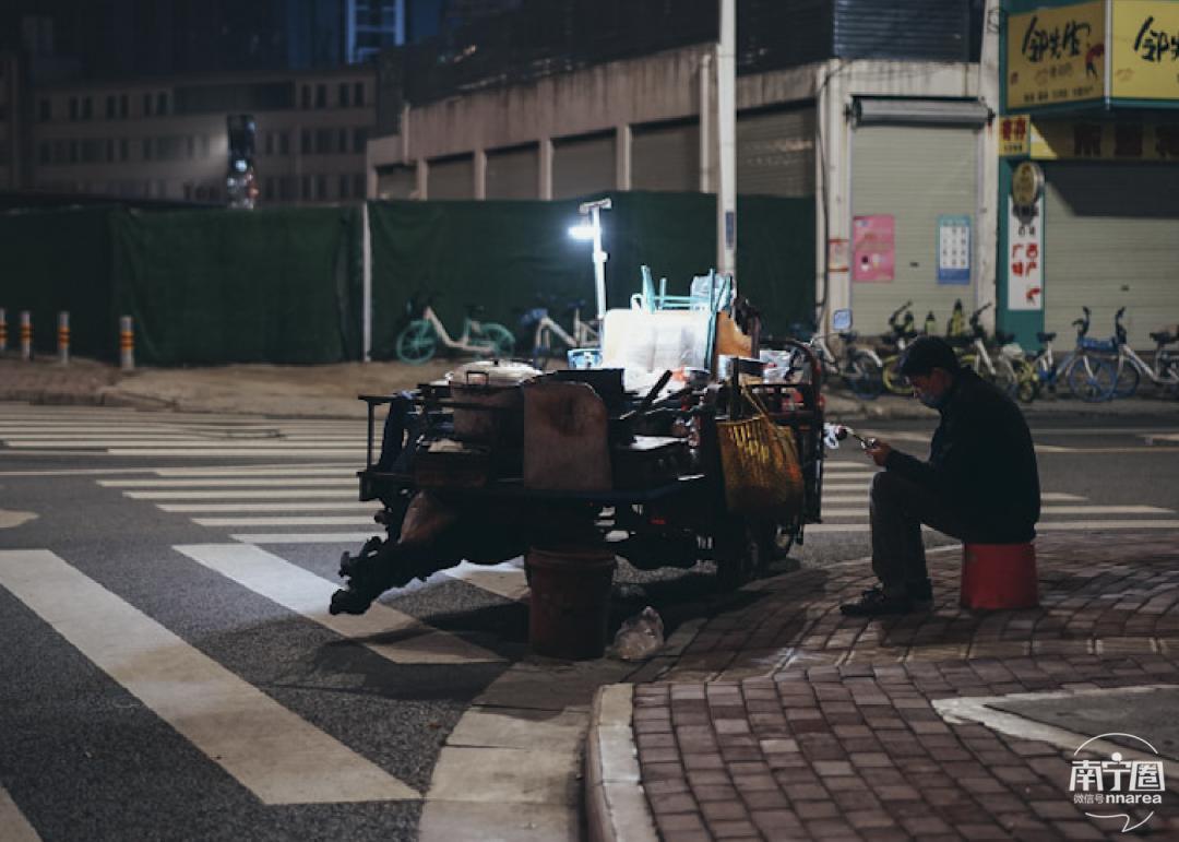 凌晨三点的南宁街头我看到了疫情下最真实的生活
