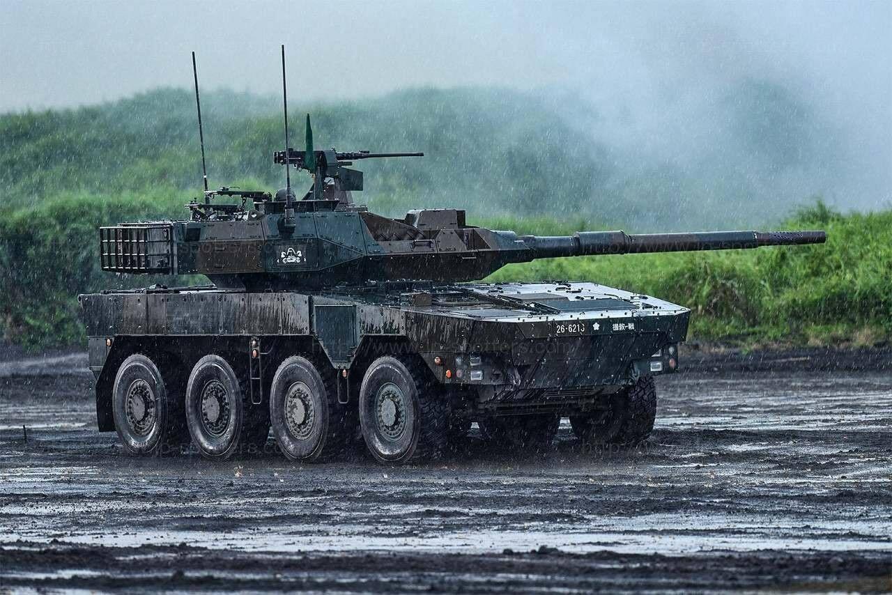 日本16式轮式战车进行作战性能演示