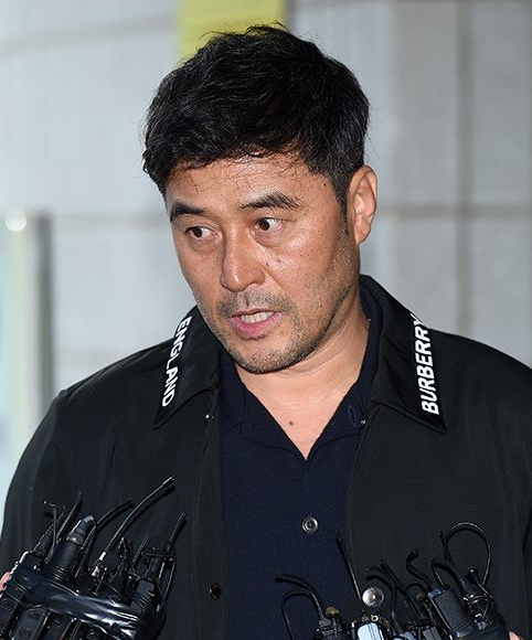 原创崔民秀凭爱情是什么爆红却因殴打老人被抵制26年发妻是韩国小姐