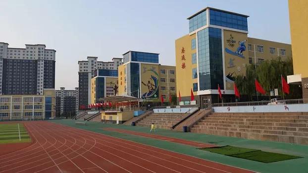 春拂杨柳吐新绿不负韶华学子归张家口市第十九中学开学纪实