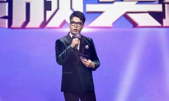 lpl春决赛后采访引争议主持人赛后亲自登门道歉