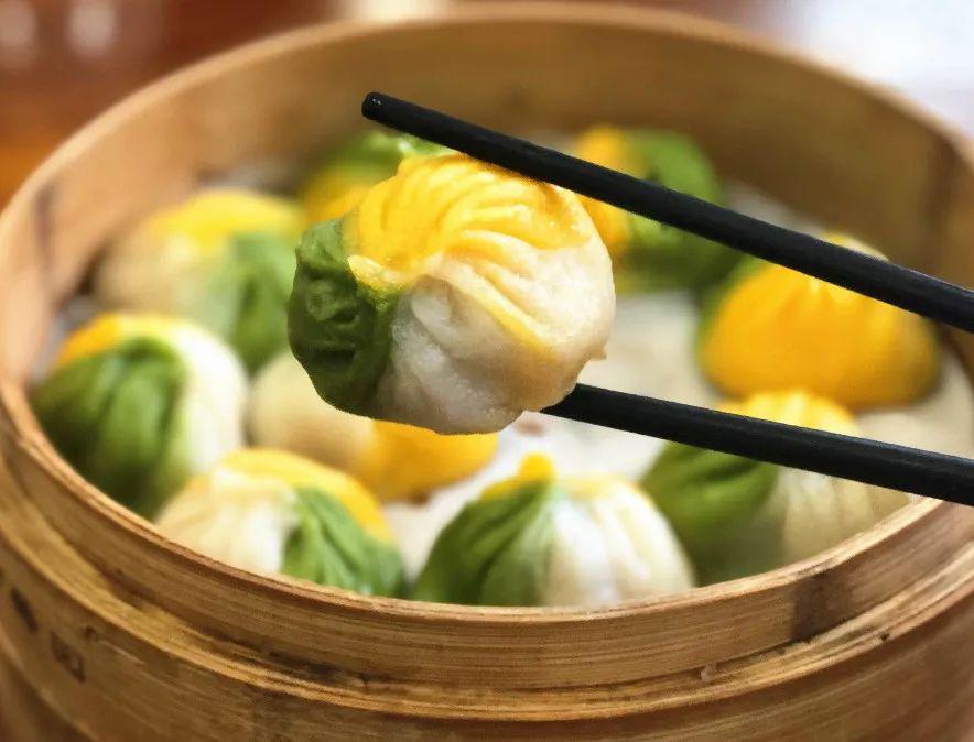 元气初夏有一种香蕉鲜肉馅的神秘味道正走红原来是南翔小笼出新花头啦