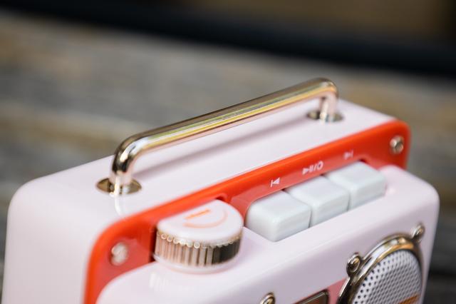 用时尚造就情怀,这款蓝牙音箱让你回到20世纪80年代_双响炮