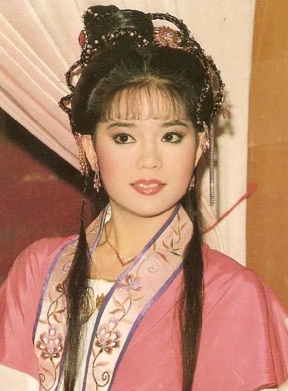 原创畸形的母爱有多可怕罗志祥和妈妈舌吻狄莺儿子12岁还在喝母乳