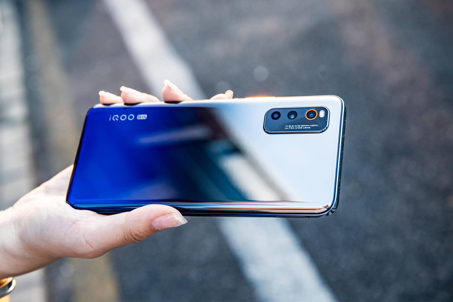 你的下一部手机必然是5g手机iqooneo3