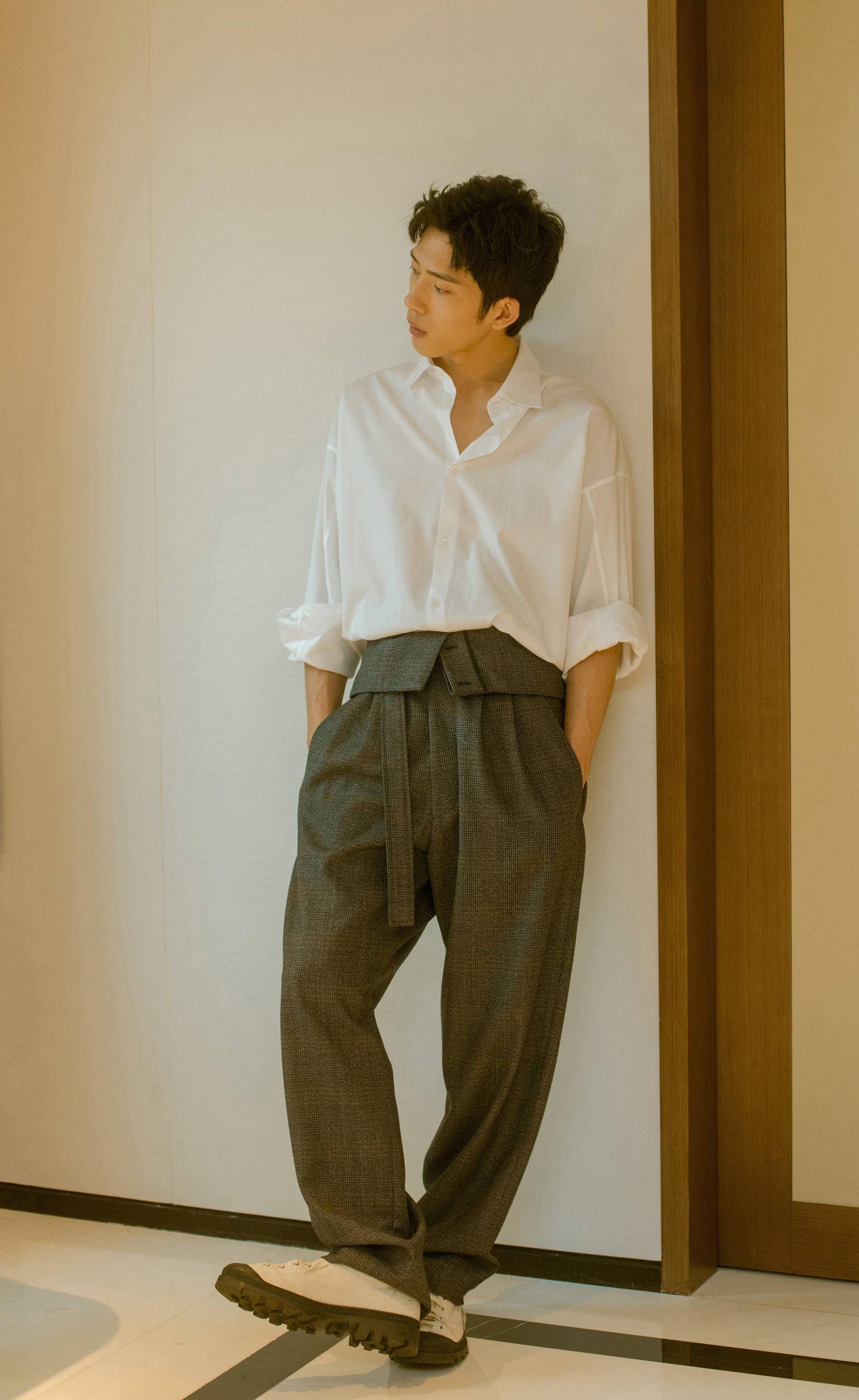 原创基础款男装该怎么搭?85后井柏然教你4招,轻松穿出简约少年感