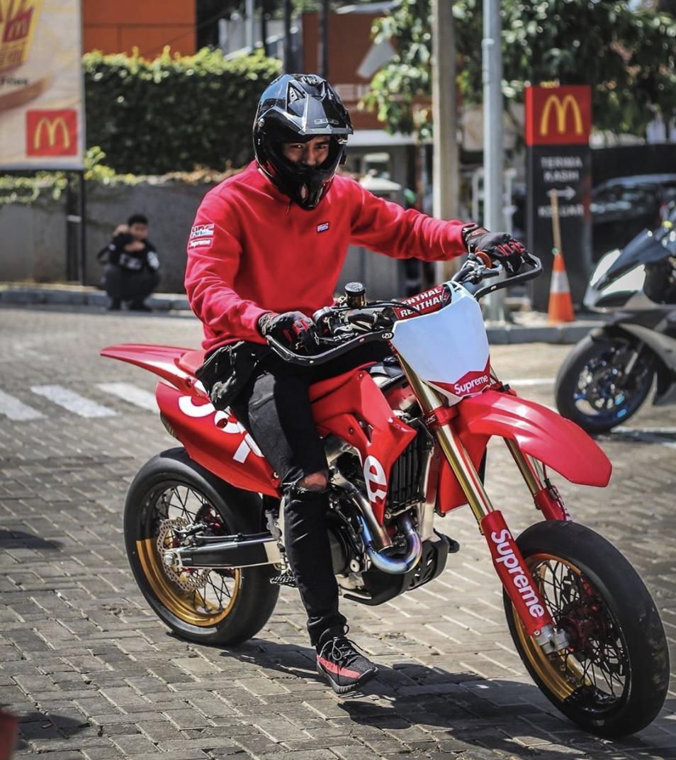 1800刀supreme天价自行车本周即将发售