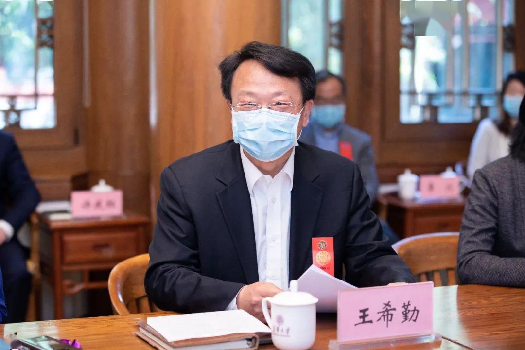 王希勤主持会议郭军汇报在鄂工作情况清华长庚医院支援武汉医疗队领队