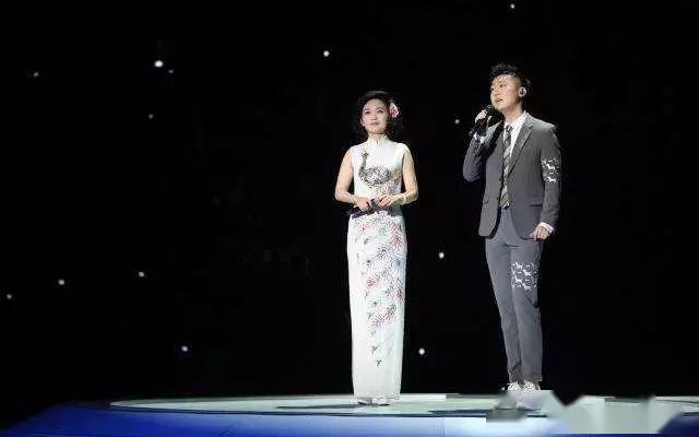 在综艺节目《百变达人》上,一位叫做王添翼的90后男士与一位叫做梁媛