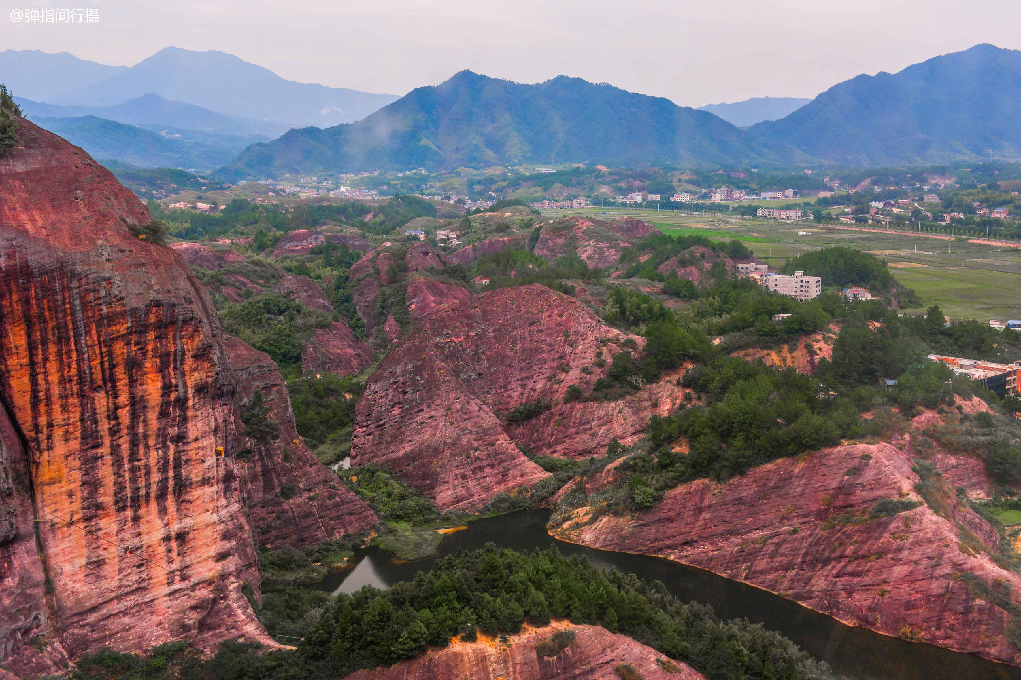 贵州赤水丹霞等著名的丹霞地质景点,而本文为大家分享的是湖南岳阳石