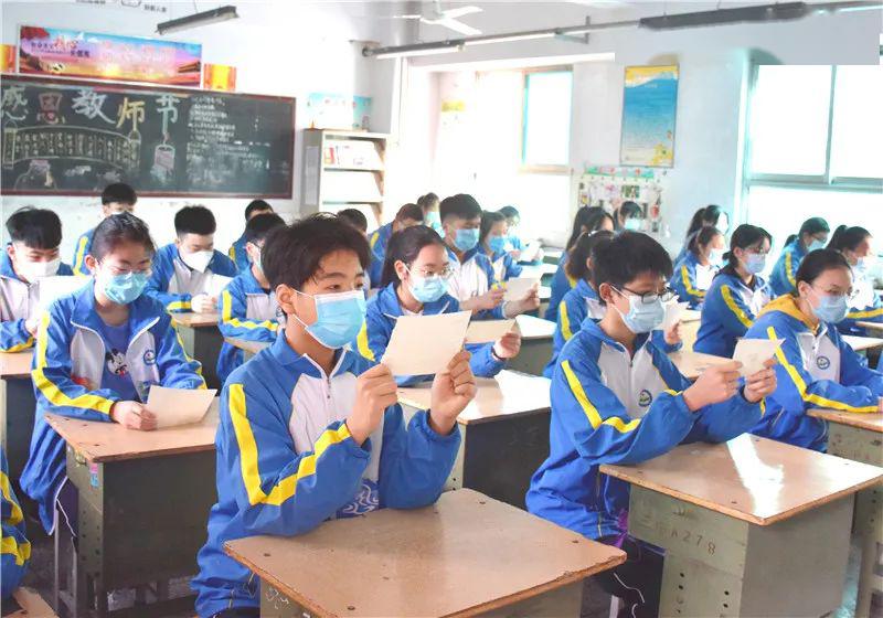 二中举行升国旗仪式三门峡市阳光小学·校园里排队有序三门峡市阳光小