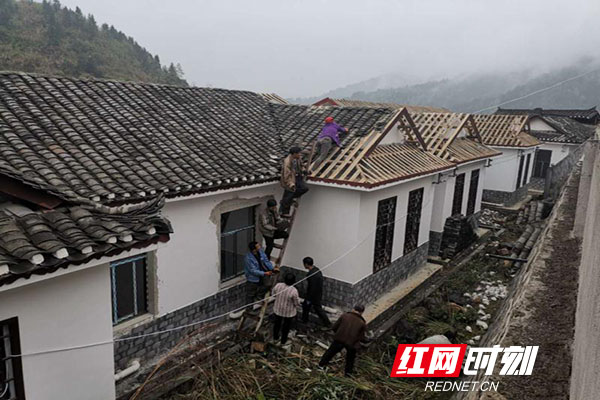 红网时刻记者 王义正 保靖报道 "现在我们也住上舒适舒心的江景房了