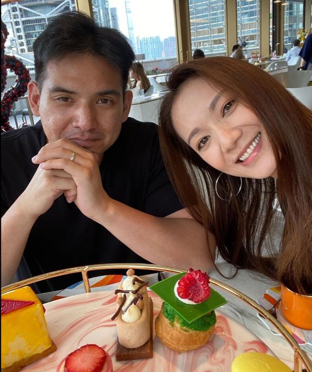 原创tvb花旦王君馨迎34岁生日,丈夫准备浪漫约会,夫妻晒照比心