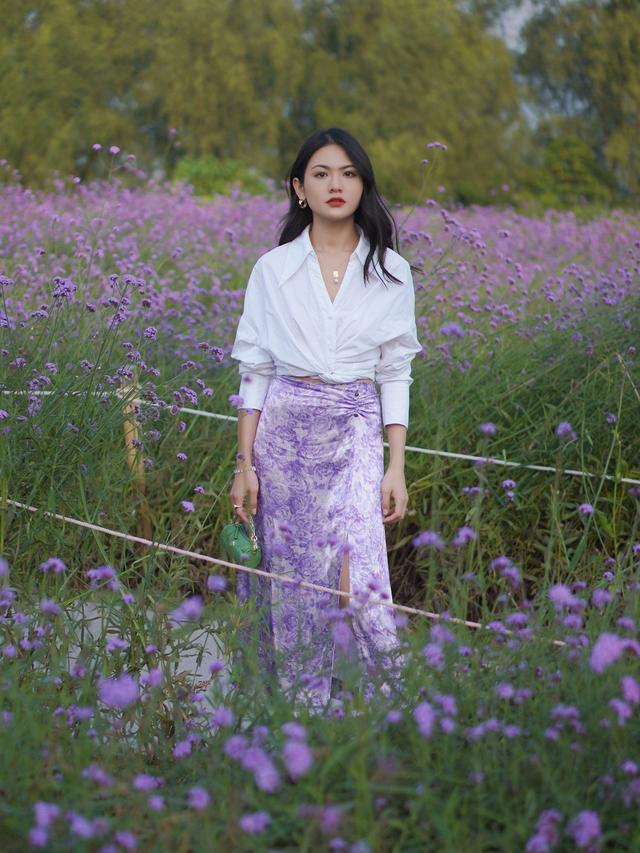 三十岁女人不要总穿黑白灰多试试这种减龄色清爽显气质