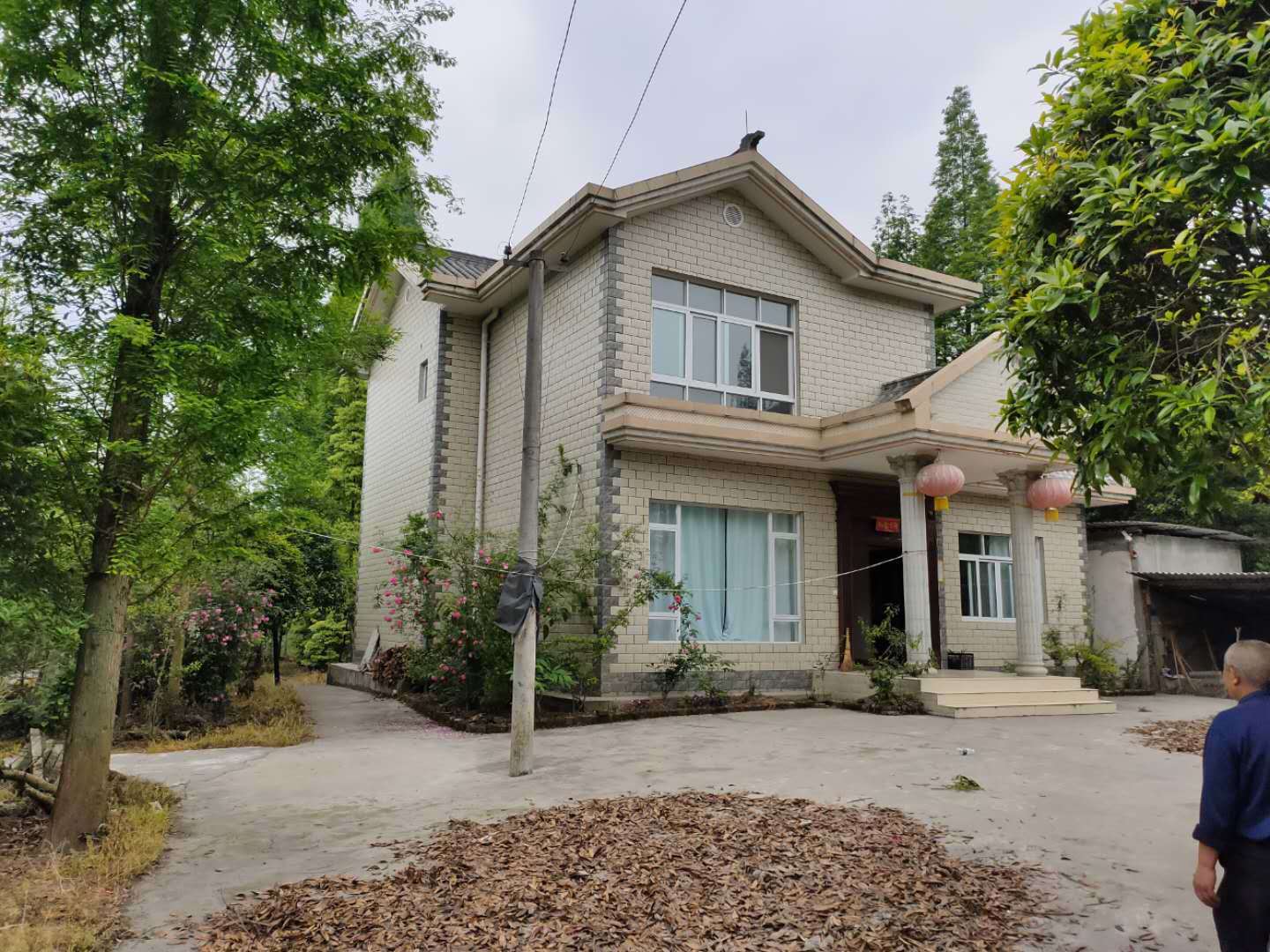 成都市青城山临河6亩度假山庄长期出租独栋养老别墅出租