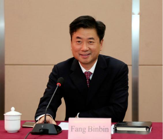 图片来源于:ppp拾穗者澎湃新闻报道,方斌斌现年51岁,堪称一位"环保