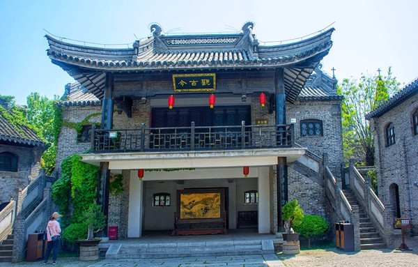 窑湾古镇素有"东望于海,西顾彭城,南瞰淮泗,北瞻泰岱"之说,号称"黄金