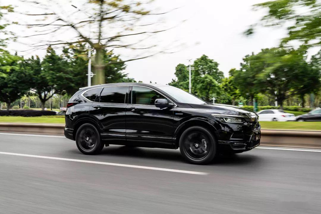 媒体声音丨试驾皓影幻夜系列自带改装风格的黑武士