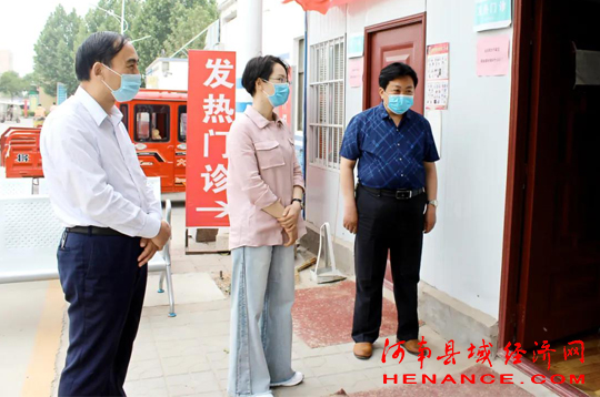宁陵县副县长赵向群在节假日期间看望慰问疫情防控值班值守人员
