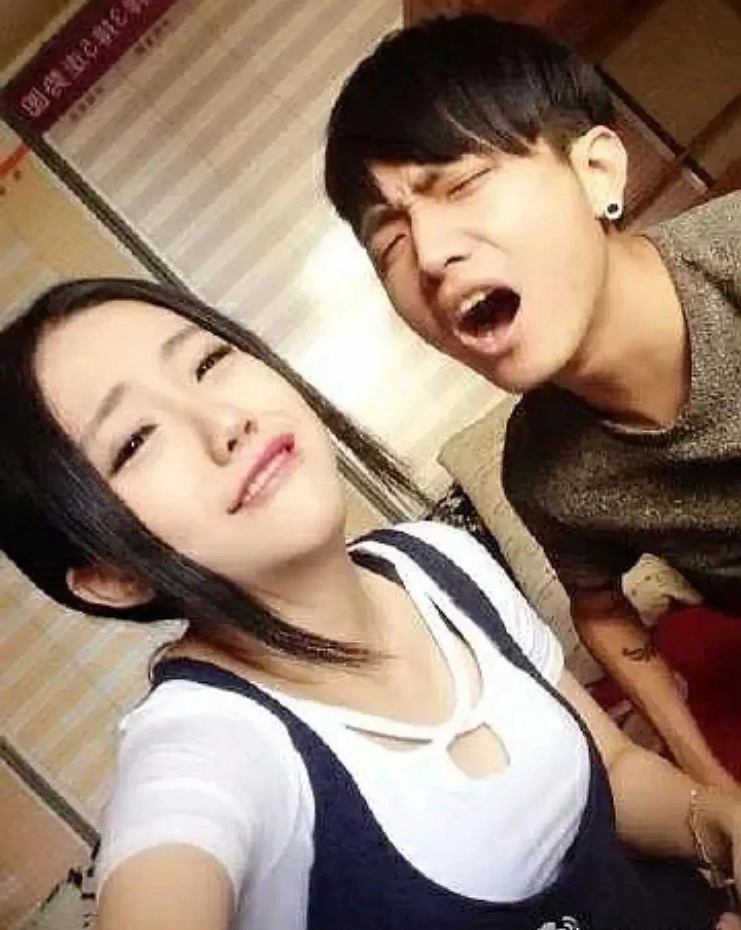 之后,又有人把喻言做"外围"的照片扒了出来:但随着树深入吃瓜,发现