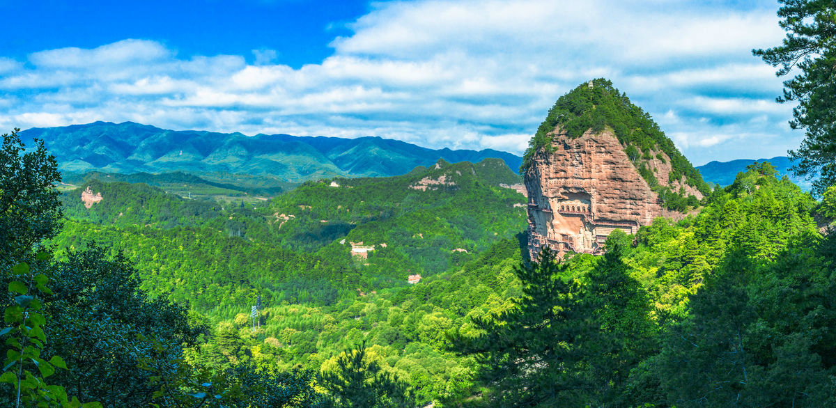 天水麦积山既是国家地质公园,国家森林公园,又是世界文化遗产.