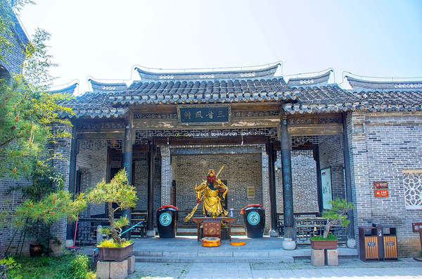 窑湾古镇素有"东望于海,西顾彭城,南瞰淮泗,北瞻泰岱"之说,号称"黄金