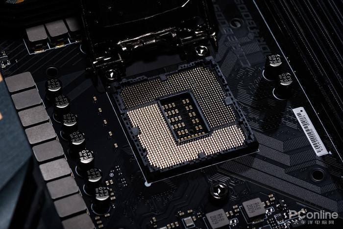 顶级z490主板开箱尊贵和酷炫你pick哪个