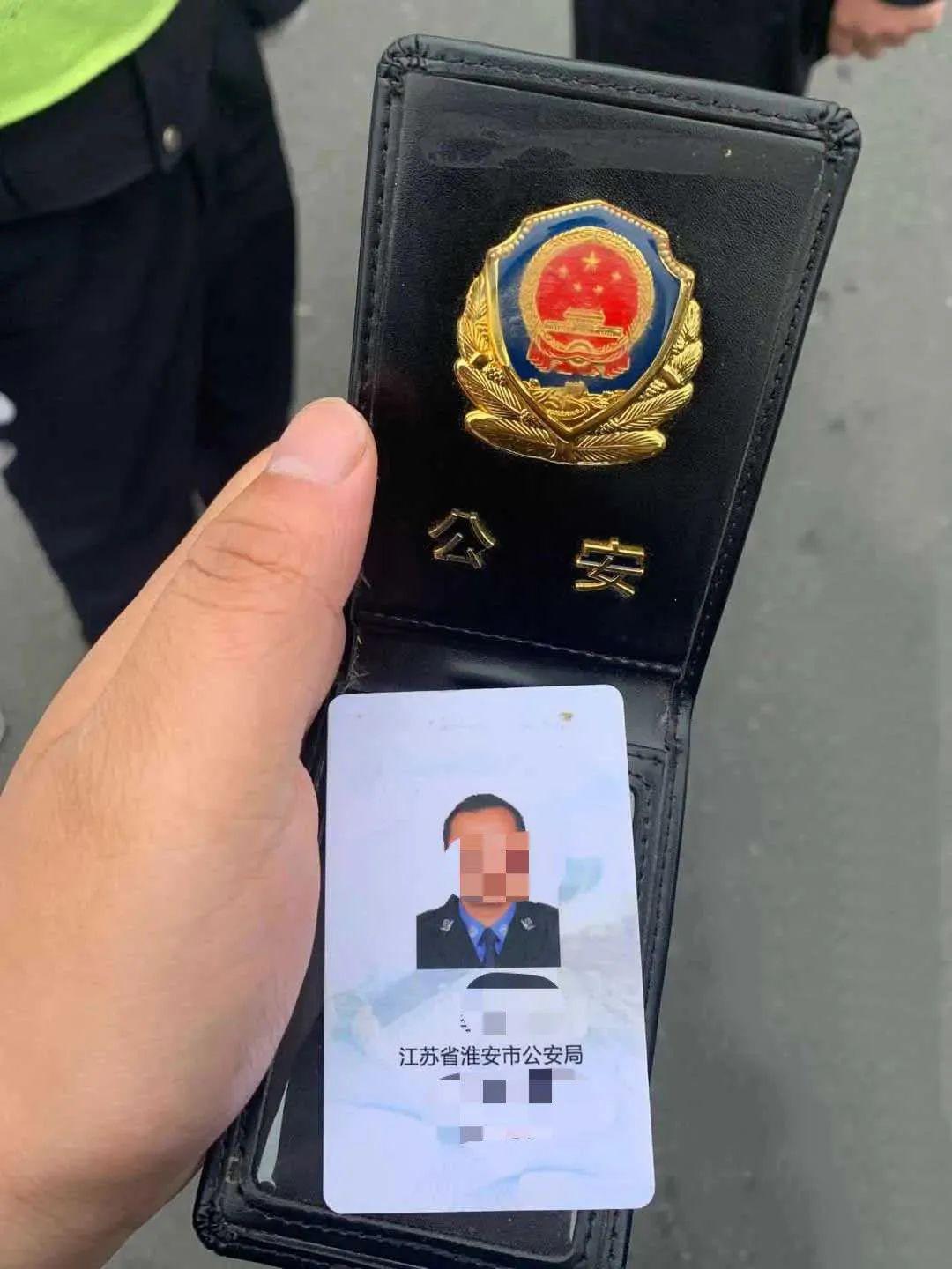 5月6日上午11时许,在宝应县泾河高速道口,交警在执法中检查一辆苏h89m