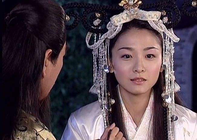 风云雄霸天下8大奇葩头饰:饼干车轮锁扣,遇到她的头饰都弱爆了_孔慈