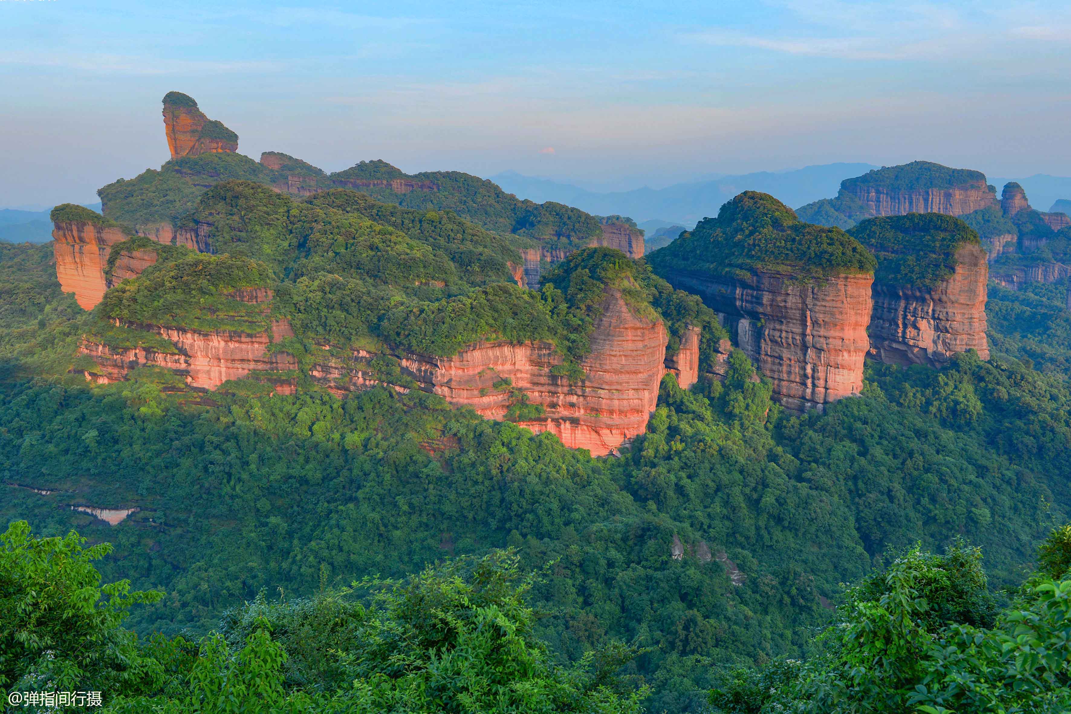 中国4处小众丹霞风光奇山怪石赤红如霞美如仙境却少有人知