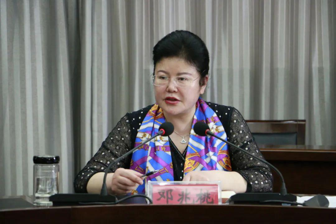 市人大常委会副主任,县委书记邓兆桃主持召开全县"两会"筹备工作会议