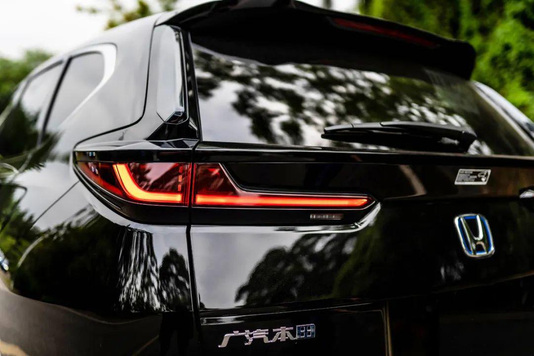 媒体声音丨试驾皓影幻夜系列自带改装风格的黑武士