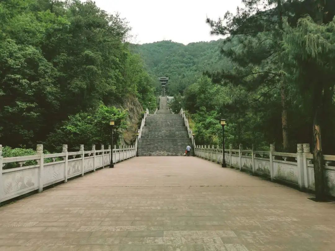 南江县红塔公园图片