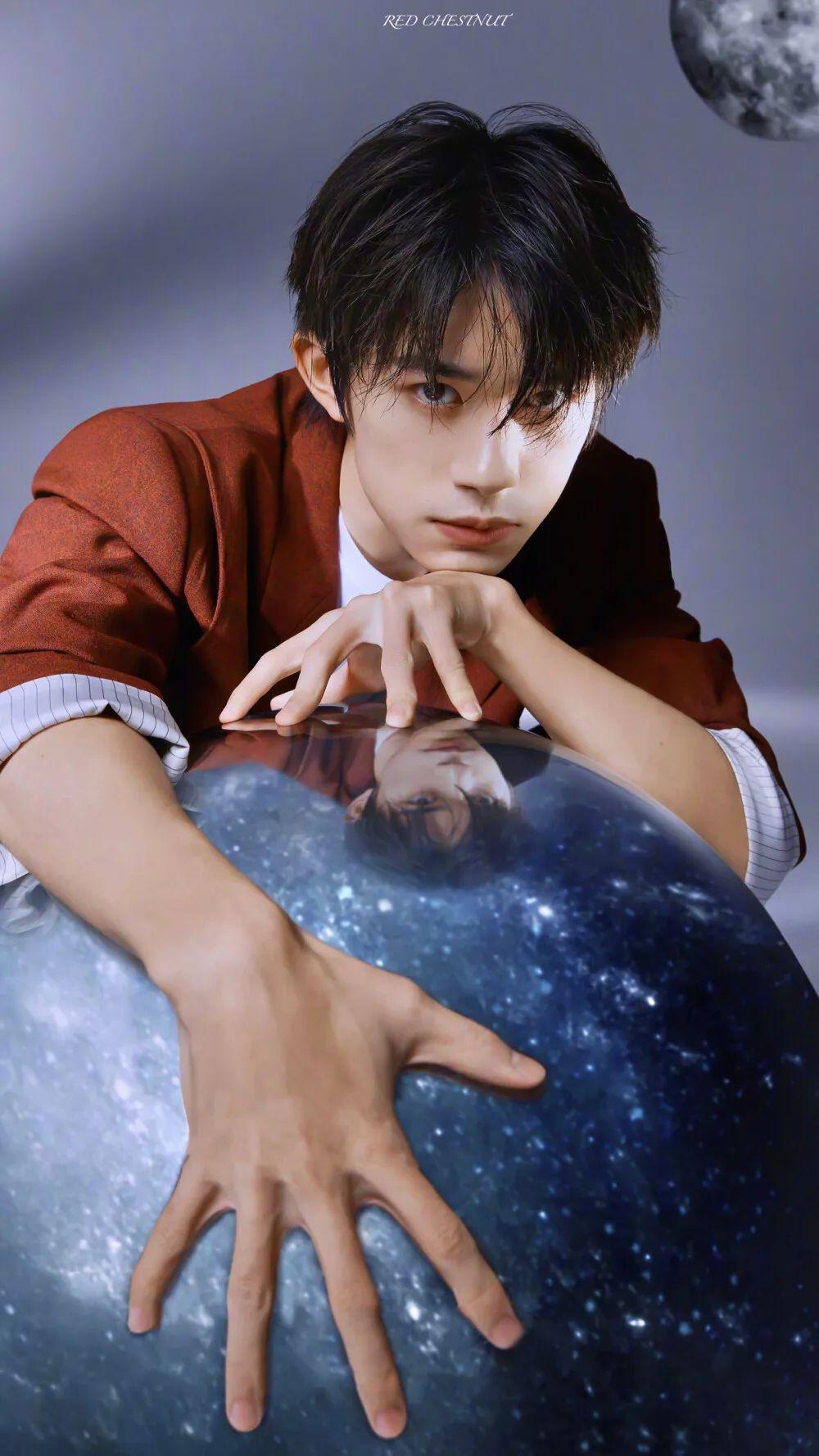 手机壁纸易烊千玺