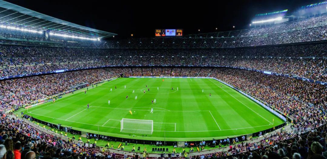 恒大新足球场亮相震撼国人