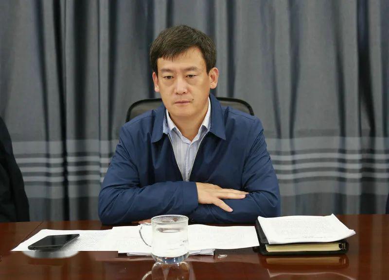 县政府召开常务会议