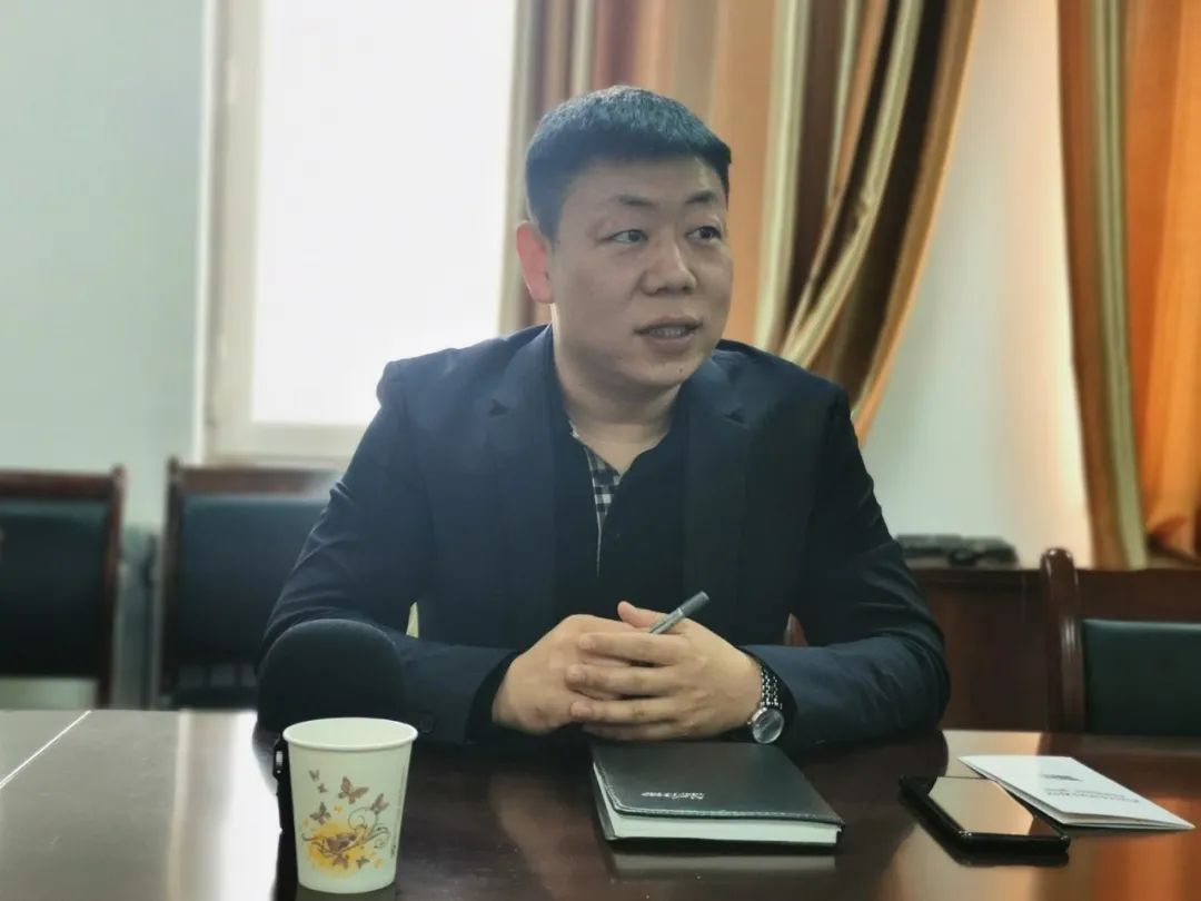 青县经济开发区管委会投资促进局局长白冬给记者介绍园区情况白冬坦言