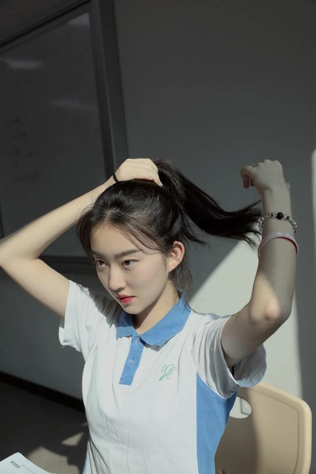 颜值与实力并存的"宝藏女孩",藤校也pick她_张芷瑜